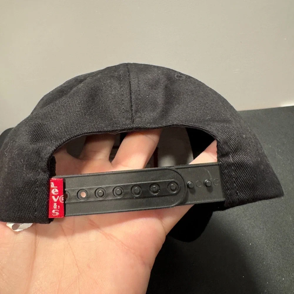 Vintage Levis Hat Cap Black Red Logo Spellout Snap Back Y2K‎ Flex Fit Casual